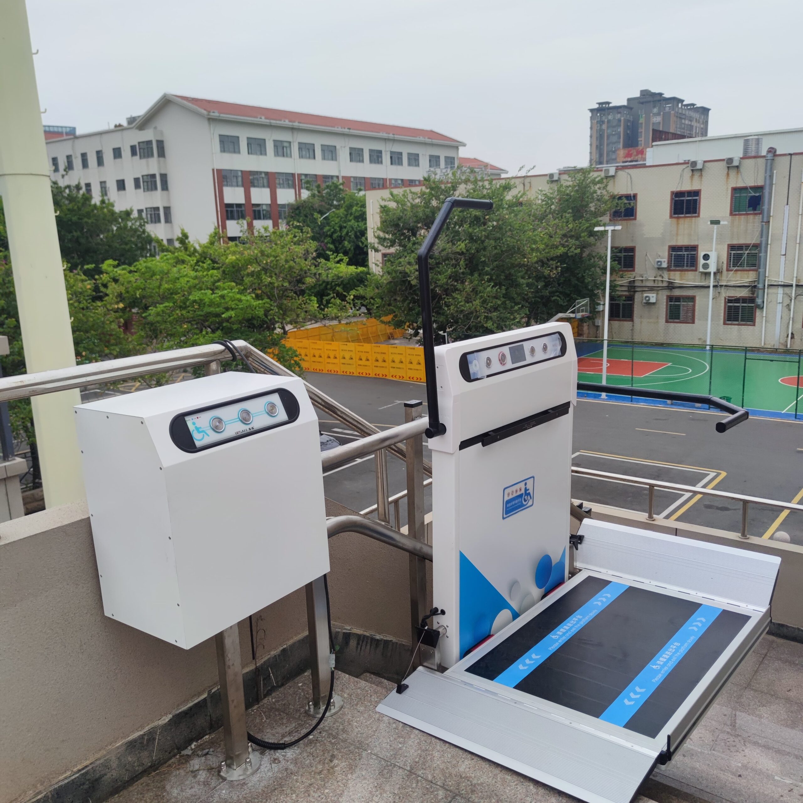 石獅市體育中心新增一臺(tái)無障礙電梯